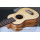 Ukelele con borde de perlas verdes premium